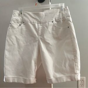 Very cute white denim shorts